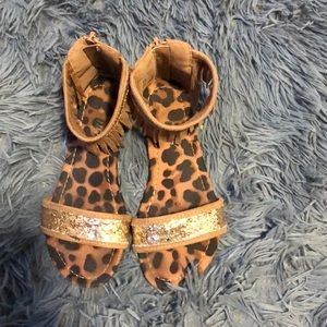 Adorable cheetah print sandals for girls!